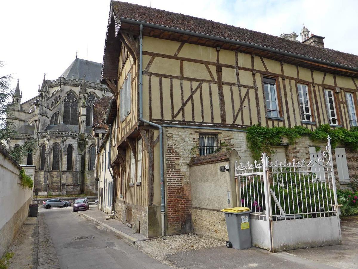 Le Papillon De La Cathedrale - Calme - Jardin - Wifi Leilighet Troyes Eksteriør bilde